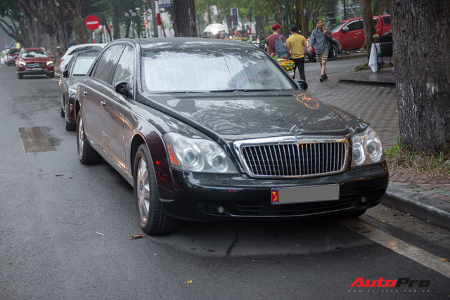 Đại gia Việt mang bộ đôi Mercedes vừa cổ vừa độc nhất xuống phố trước Tết - Ảnh 2.