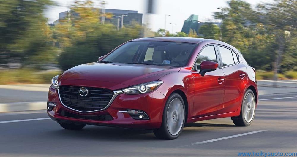 Mazda 3 màu đỏ