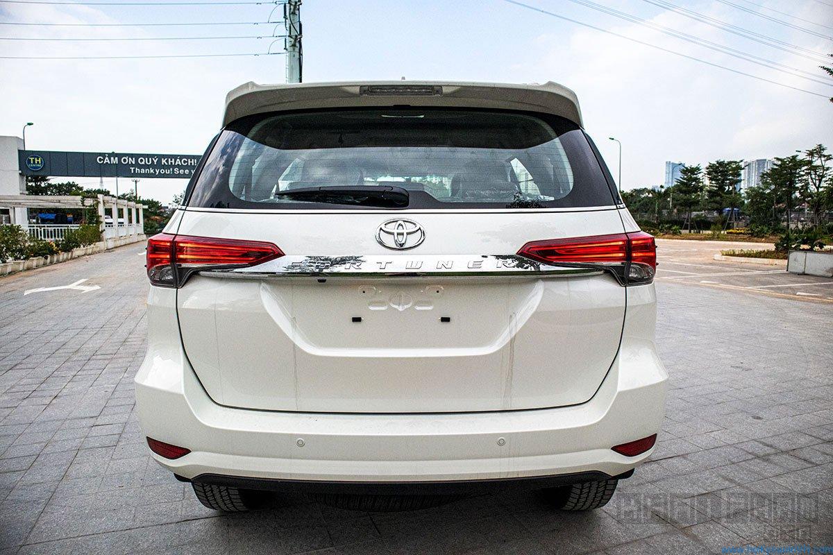 Ảnh chụp đuôi xe Toyota Fortuner 2020