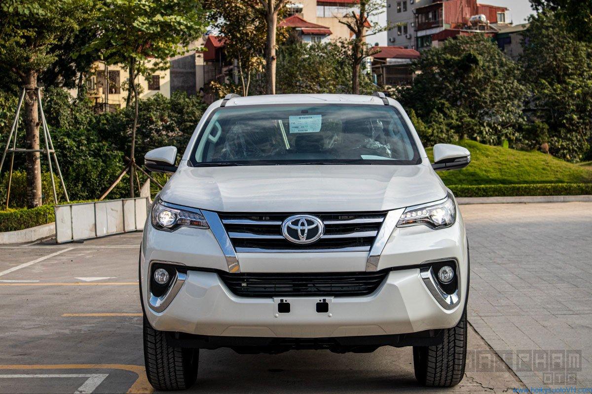 Ảnh chụp đầu xe Toyota Fortuner 2020