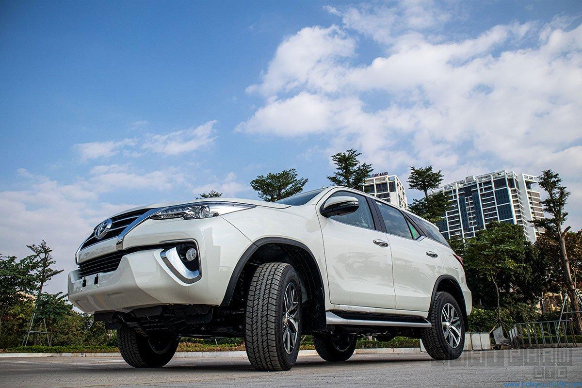 Ảnh chụp trước xe Toyota Fortuner 2020