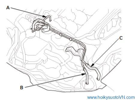 Hình 6: Kiểm tra bằng mắt bên dưới từng bộ phận để biết các ống có bị ngắn kết nối, vết nứt hoặc hư hỏng